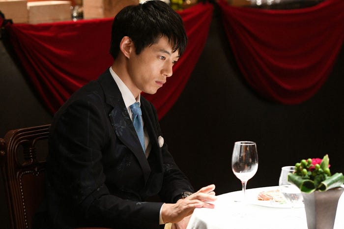 坂口健太郎/「ごめん、愛してる」第1話より(画像提供:TBS)