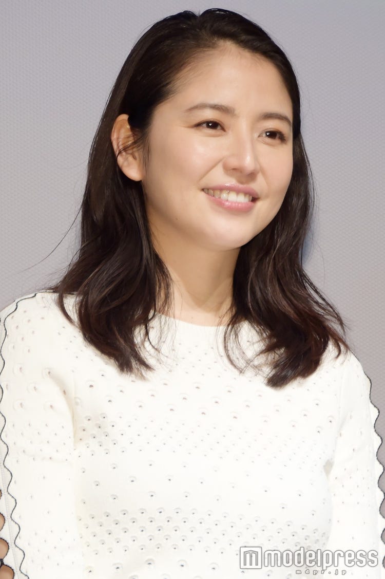 画像6 9 有村架純の茶髪ミディアム 長澤まさみの大人モノトーン 小松菜奈のピンクリップ E Girls石井杏奈のシャツワンピ 注目のファッション ヘアメイク モデルプレス