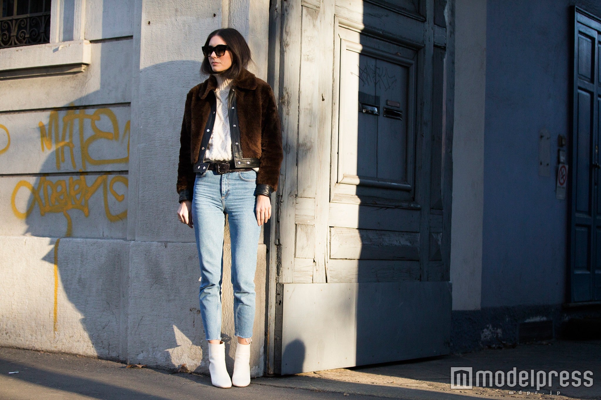 チラリと見える素肌が抜け感に／photo：Getty Images