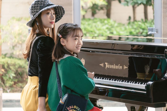 石原さとみ、稲垣来泉(C)2021 映画「そして、バトンは渡された」製作委員会