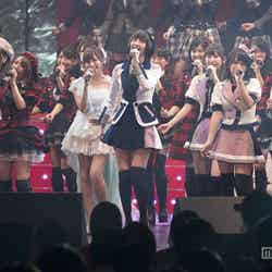 「第2回 AKB48 紅白対抗歌合戦」ライブ画像（C）AKS