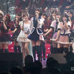 「第2回 AKB48 紅白対抗歌合戦」ライブ画像(C)AKS