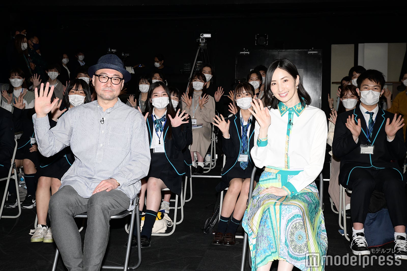 内田英治監督、真飛聖（C）モデルプレス