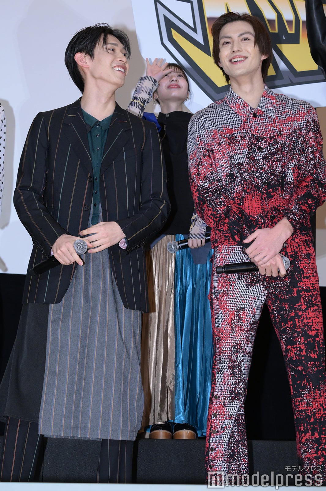 （左から）佐藤瑠雅、星乃夢奈、簡秀吉（C）モデルプレス