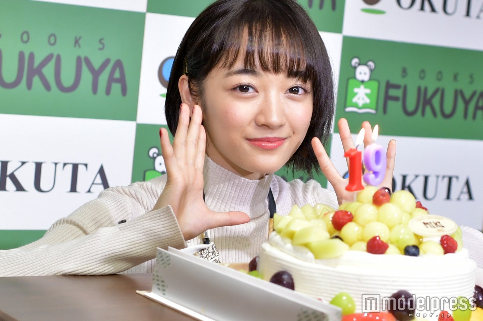 フェアリーズ下村実生 水着撮影での苦労 腰を支えてもらって ハプニングも明かす モデルプレス フェアリーズ下村実生 水着撮影での苦労 腰を支えてもらって ハプニングも明かす モデルプレス