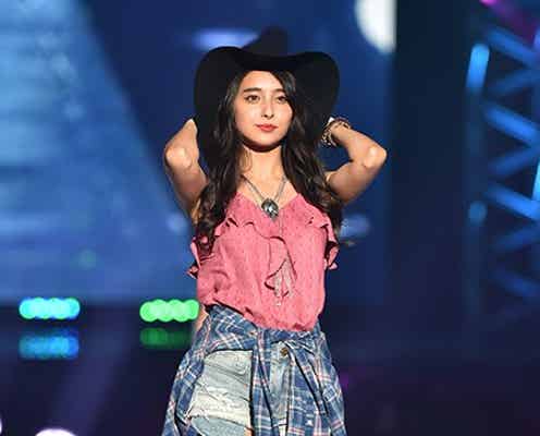 石田ニコル、キャミ×ショーパンで“ヘルシー美肌”魅せ<東京ランウェイ 2015 SPRING/SUMMER>