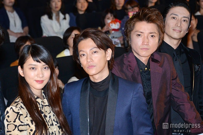 （左から）武井咲、佐藤健、藤原竜也、伊勢谷友介