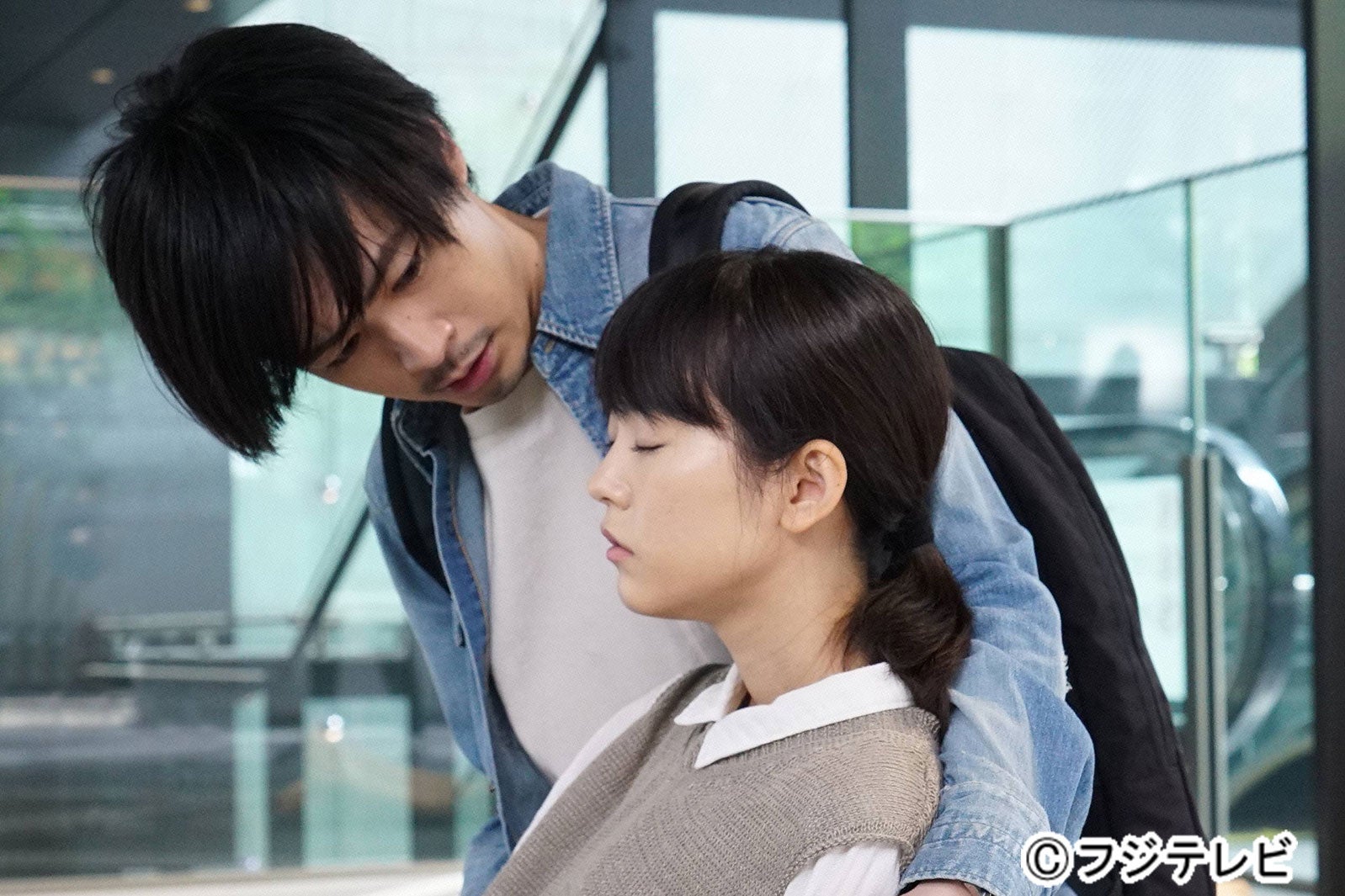 成田凌、桐谷美玲／『人は見た目が100パーセント』第6話より（画像提供：フジテレビ）