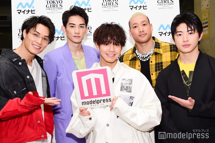(前列左から)鈴木伸之、片寄涼太、佐野玲於(後列左から)町田啓太、関口メンディー (C)モデルプレス