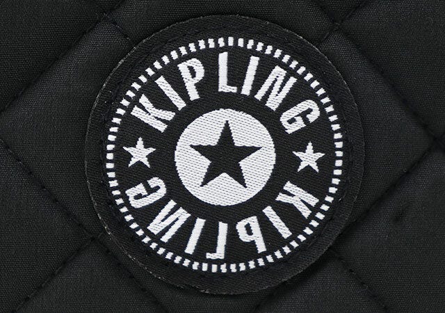 Kipling ブランドロゴタグ