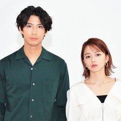 賀来賢人、山本舞香のアドリブ“キス”に驚き「完全に映っちゃってます」『死にたい夜にかぎって』インタビュー