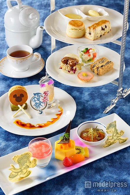 “ディズニー夏祭り”アフタヌーンティーセット3090円（C）Disney