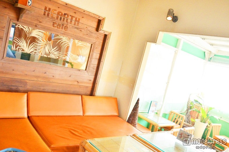 半オープンエアのテラス席