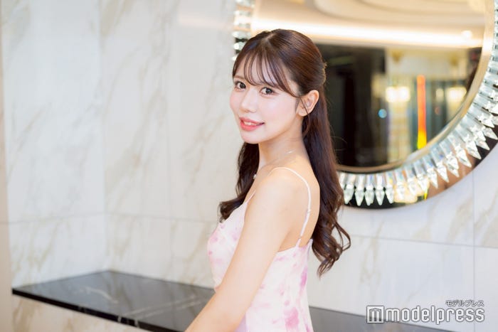 「BARCELONA 桃李」白雪つき(C)モデルプレス