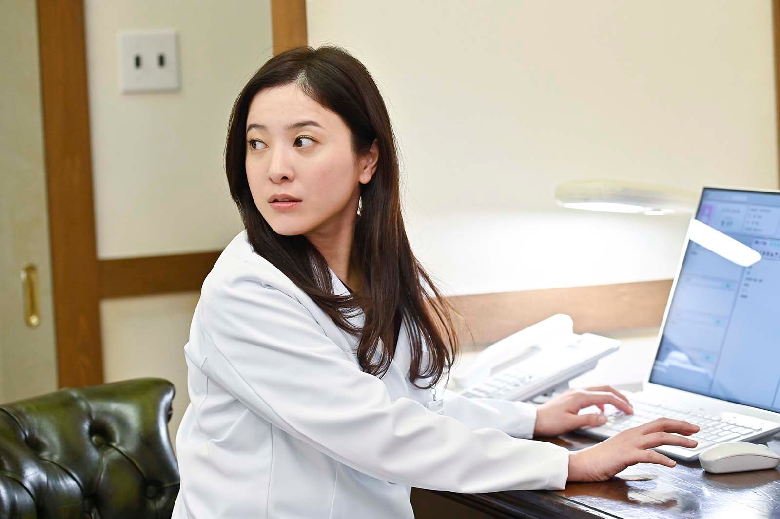 吉高由里子「星降る夜に」第1話（C）テレビ朝日