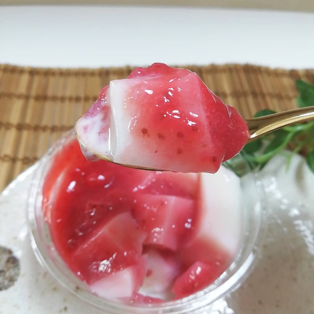 セブンイレブン「もっちりわらび餅練乳いちご」