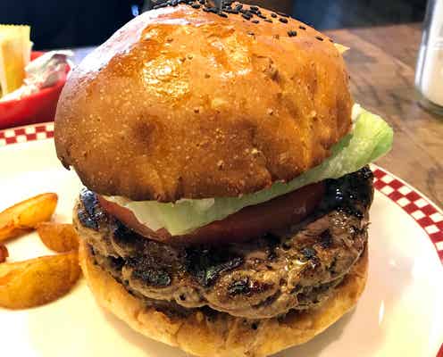 トランプ大統領も食べた!話題沸騰の人気店のハンバーガーは人生最高の美味しさ