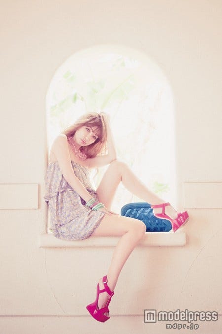 画像4 4 平子理沙 ワンピースで美脚披露 ピュアでsexyな女性を体現 モデルプレス