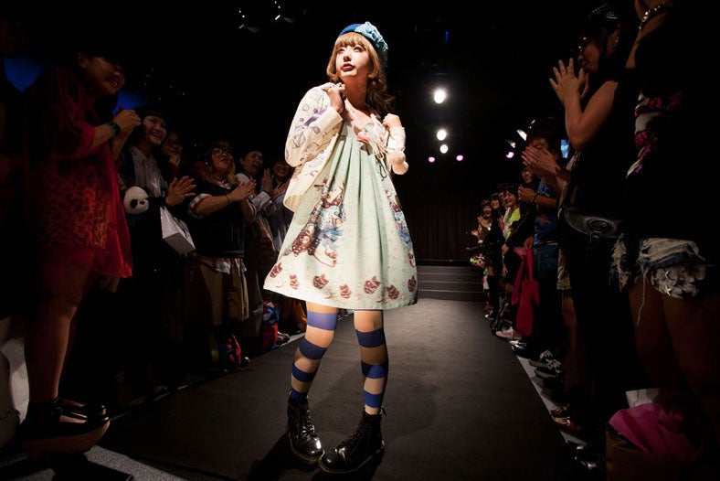 AMO（「ラフォーレファッションウィーク'11」より）