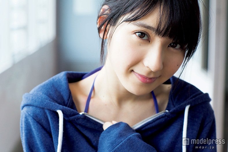 松岡菜摘ファースト写真集『追伸』（集英社刊）より（C）佐藤裕之／週刊ヤングジャンプ