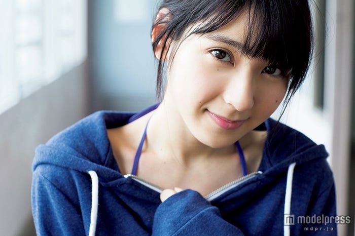 松岡菜摘ファースト写真集『追伸』(集英社刊)より(C)佐藤裕之/週刊ヤングジャンプ