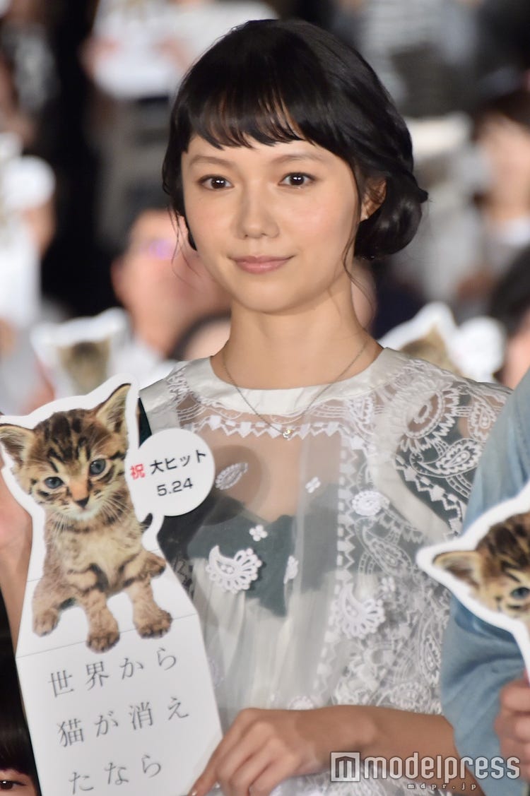 画像7 10 宮崎あおいの 透けレイヤード ドレスが可愛い 揺れる裾にキュンとする ファッションチェック モデルプレス