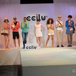 ファッションショーの様子(中央)増田有華