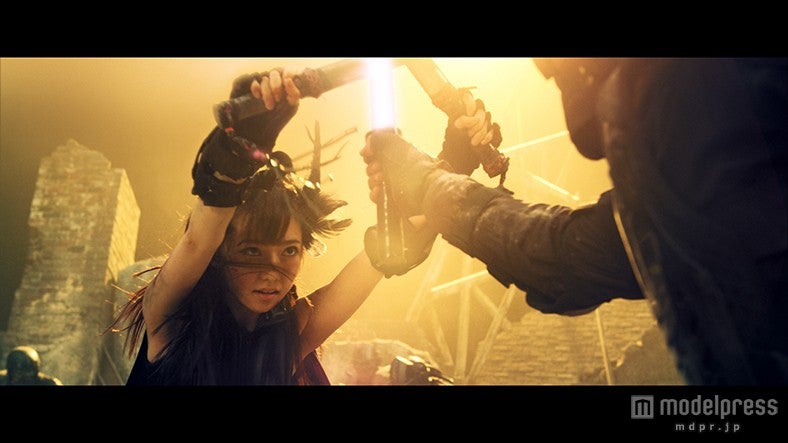 AKB48『僕たちは戦わない』MV場面写真（C）AKS