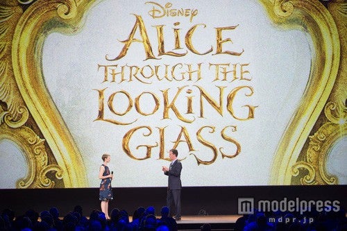 「Alice Through the Looking Glass」（C）Disney