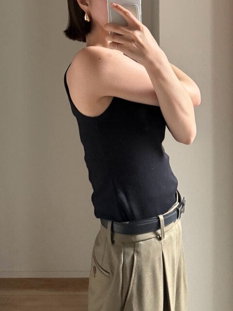 ユニクロ　T4TANK／リブタンクトップ　BLACK　脇部分