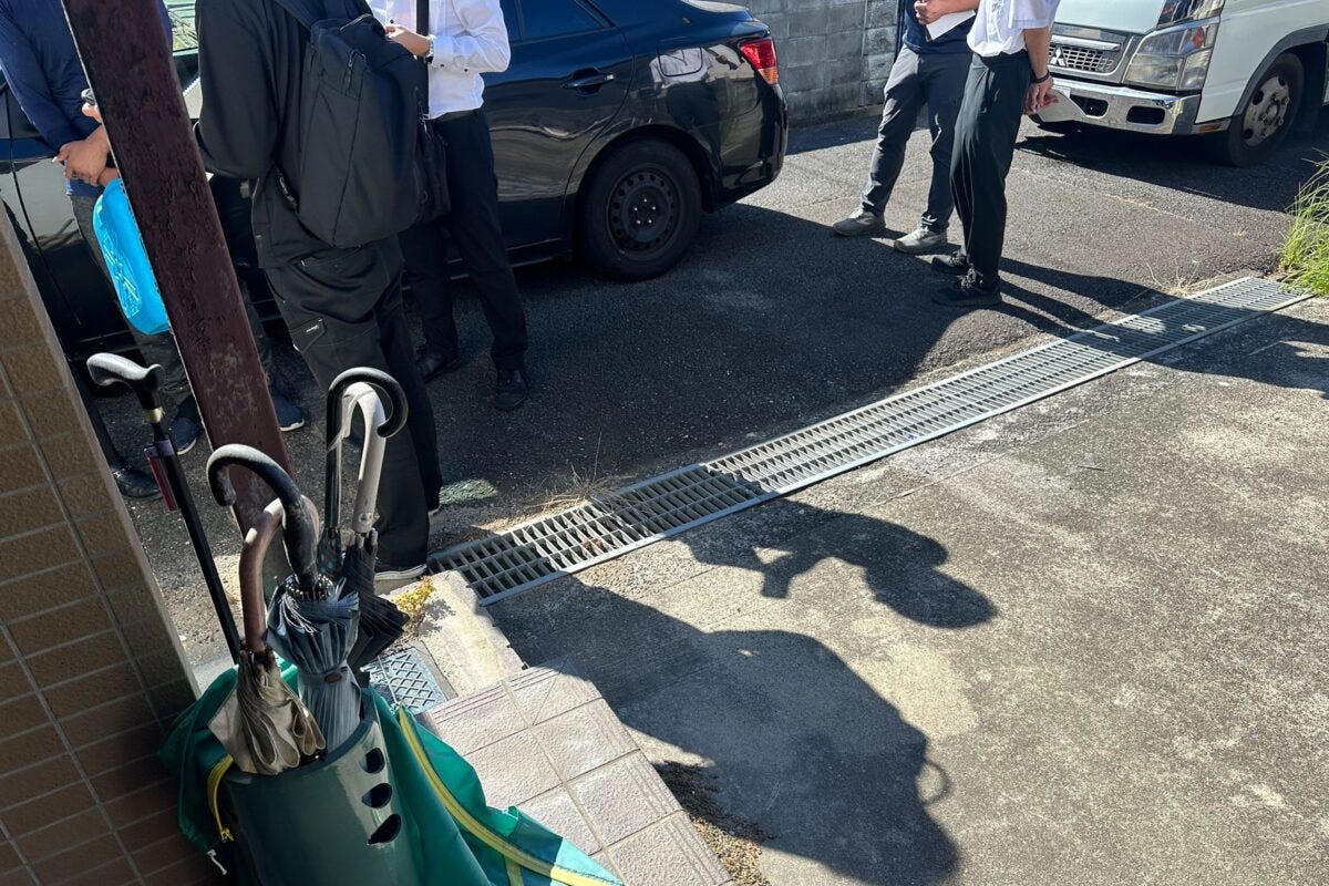 側溝に灯油を投棄した現場