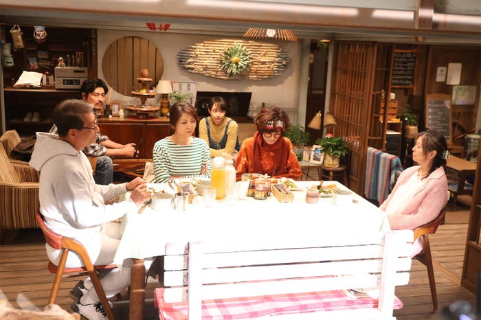 中井貴一、坂口憲二、飯島直子、白本彩奈、内田有紀、小泉今日子「続・続・最後から二番目の恋」第6話(C)フジテレビ