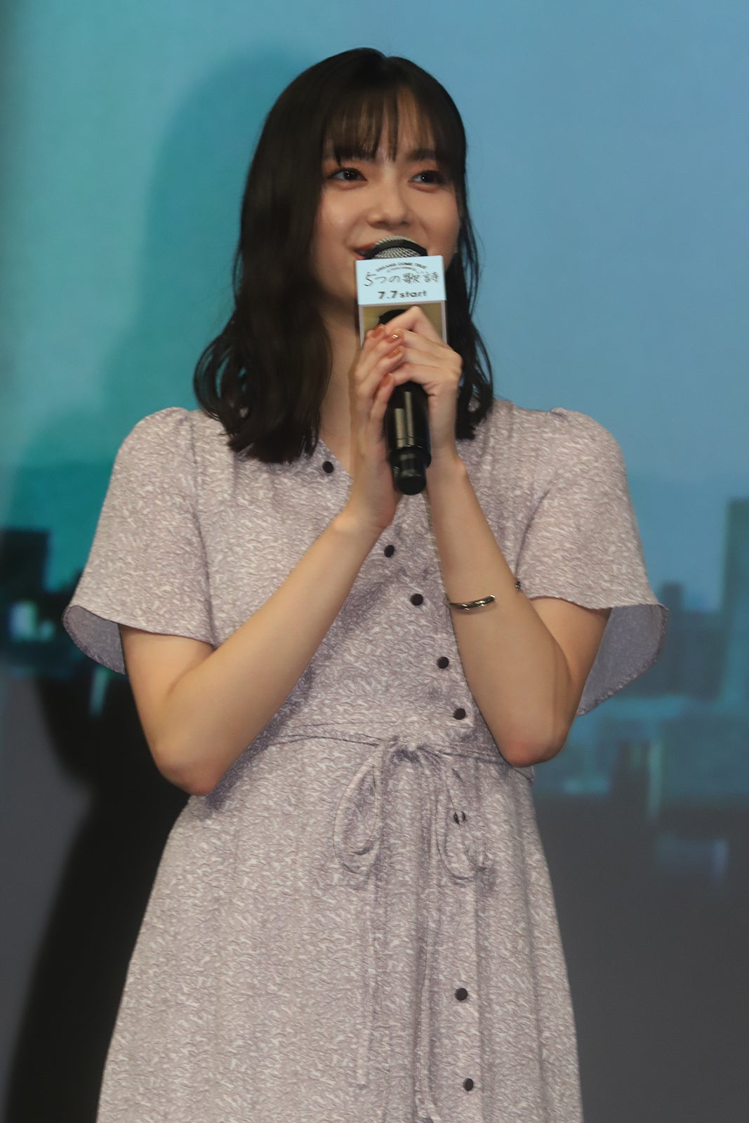 新川優愛「大号泣してしまって…」主演作への想い語る サプライズで重大発表も＜5つの歌詩（うた）＞