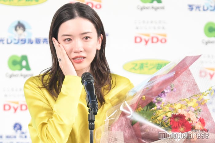 号泣した永野芽郁(C)モデルプレス