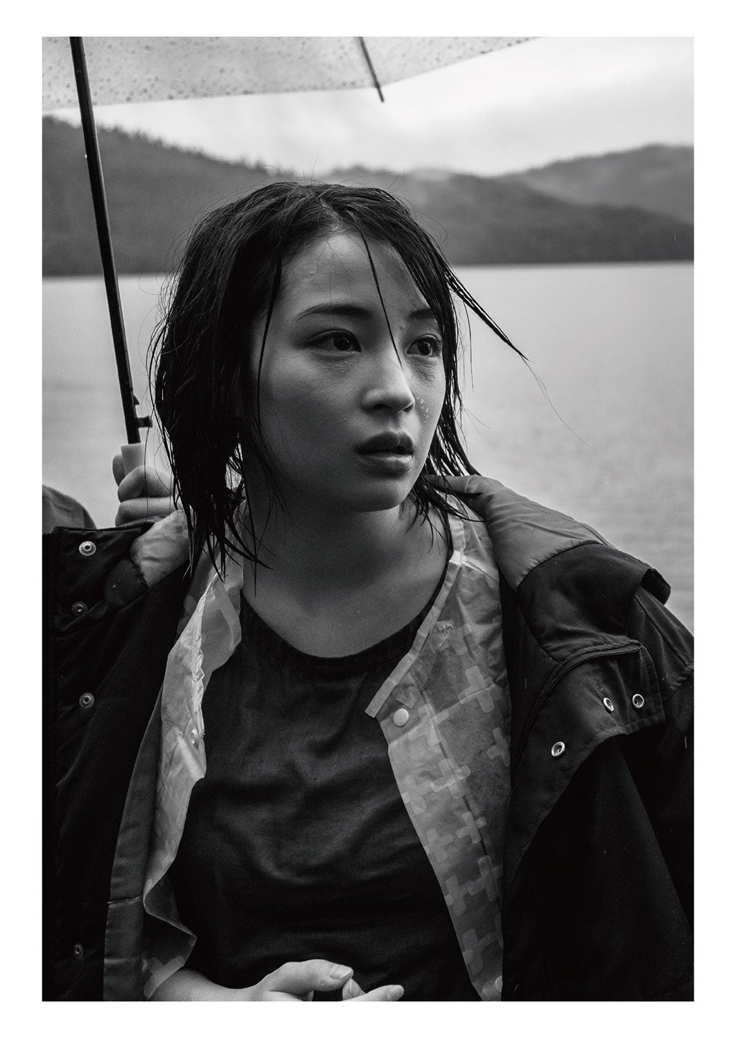 広瀬すず／写真展展示カット（C）Hong Kyung Pyo（C）2022「流浪の月」製作委員会