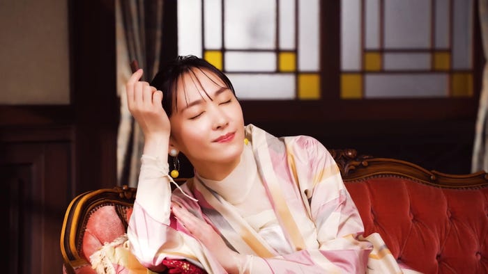 新垣結衣/新TVCM「生のときはじめまして」篇メイキングカット(提供写真)