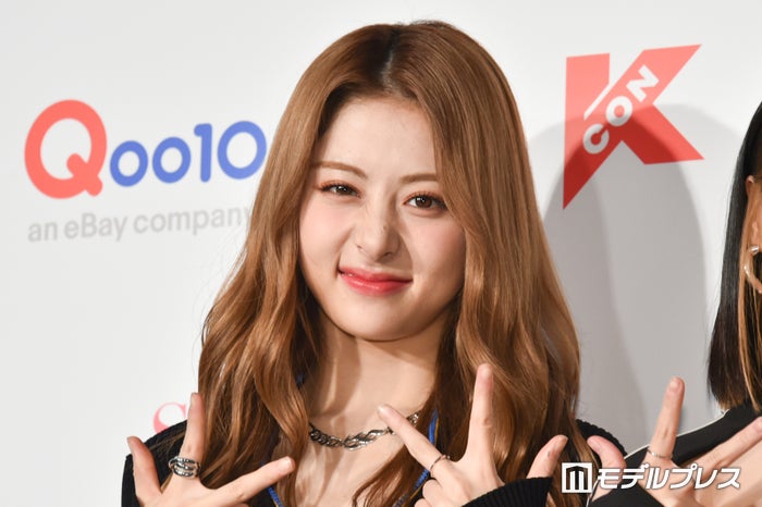 LE SSERAFIMユンジン、過去ショット一挙公開 学生服姿・直筆日本語勉強ノートにも反響「すべてがエモい」「変わらぬ美貌」