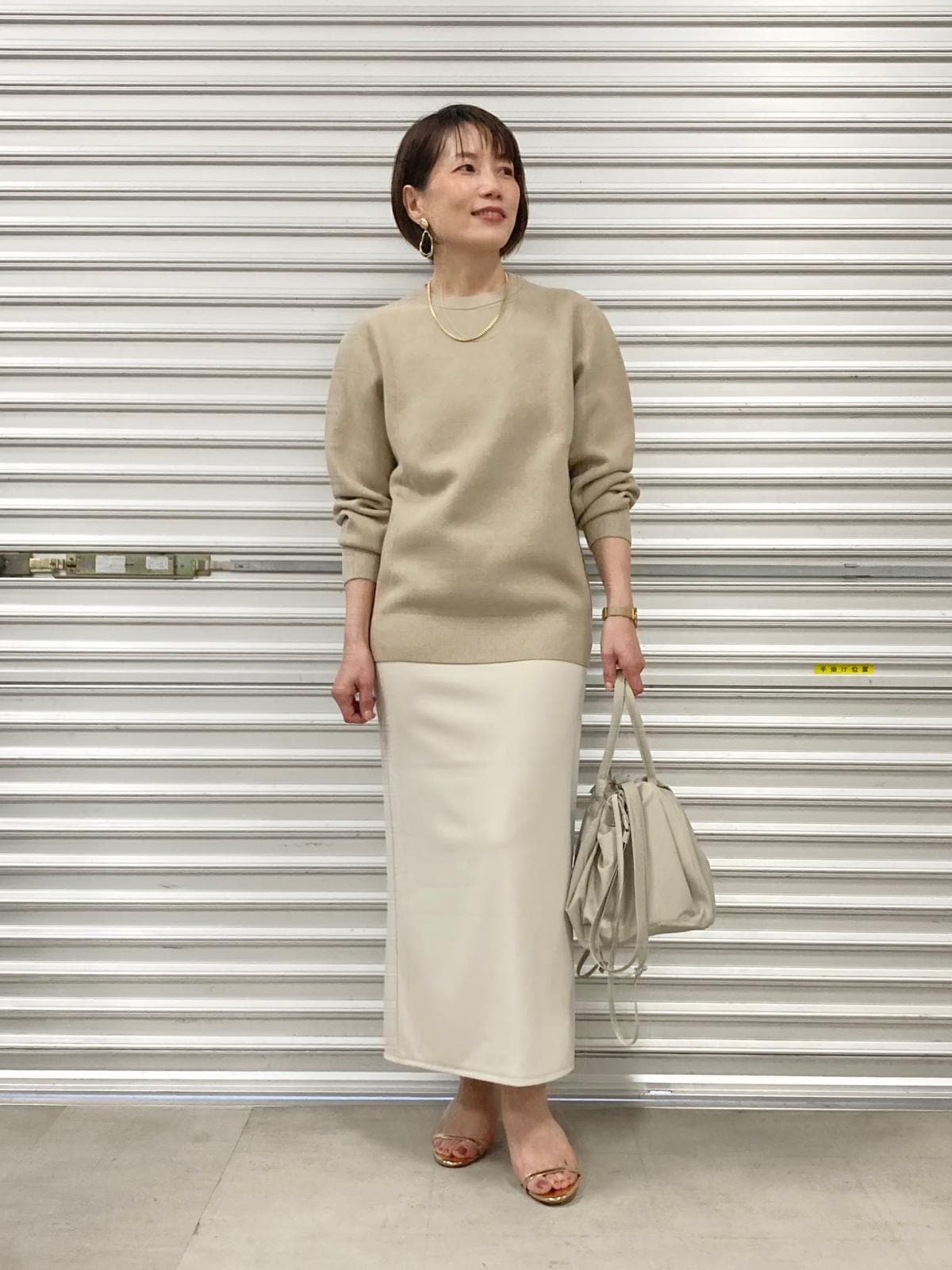 すとんと落ちるシルエットで下半身をすっきり　出典：StyleHint