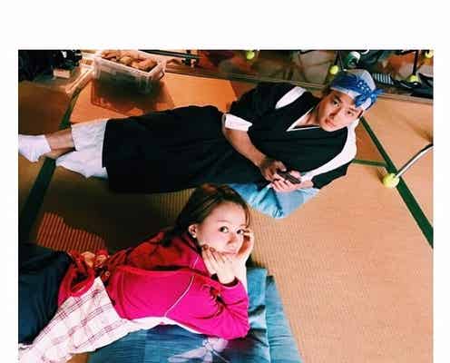 山本舞香&野村周平の“ごろごろ”オフショットに「予想外すぎてびっくり」