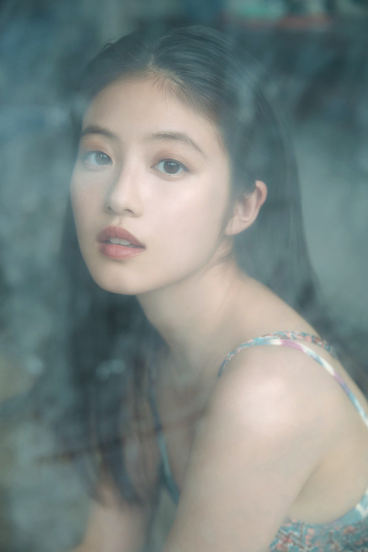 今田美桜“5年前刊行”写真集が10度目の重版 素肌輝くキャミ姿の特典カット公開【ラストショット】