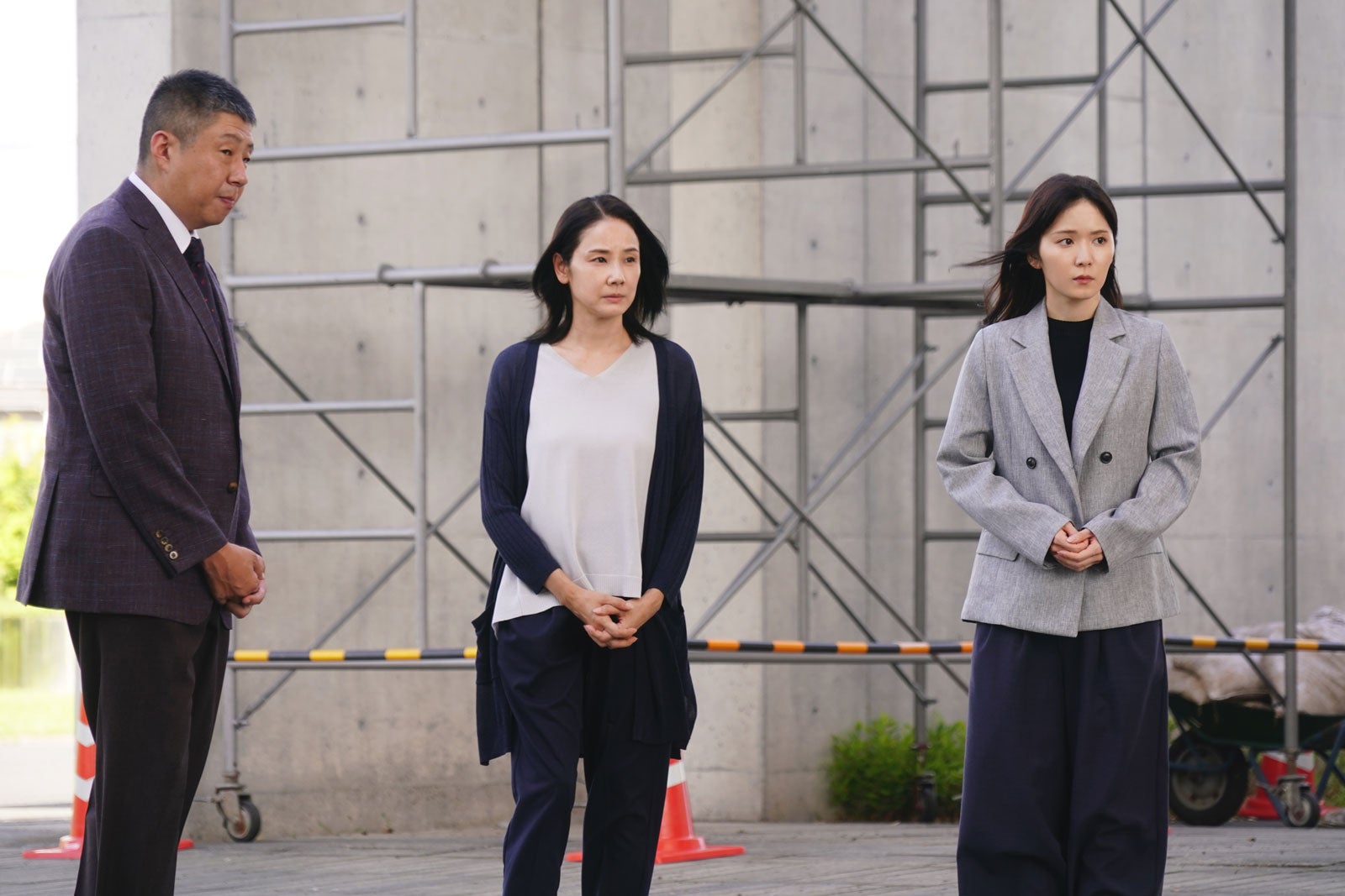 荒川良々、吉田羊、松岡茉優「最高の教師 1年後、私は生徒に■された」第9話より（C）日本テレビ