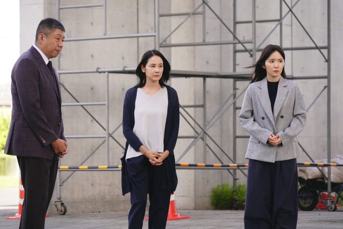 荒川良々、吉田羊、松岡茉優「最高の教師 1年後、私は生徒に■された」第9話より(C)日本テレビ