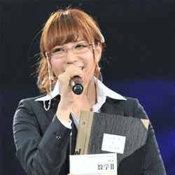 9月のAKB48じゃんけん大会ではSEXYな“女教師”コスプレを披露していた河西智美