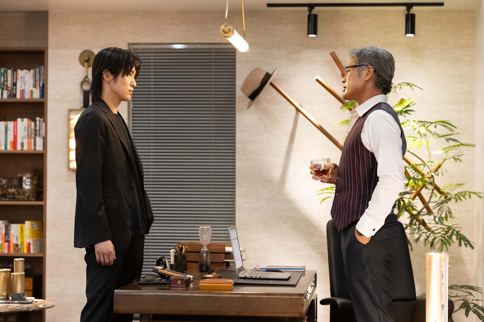 「トリリオンゲーム」Snow Man目黒蓮の“闇演技”に震える視聴者続出「目に光がない」「別人みたい」