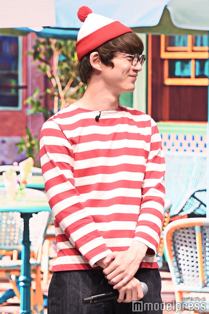 緊張している古川琴音を見守る坂口健太郎(C)モデルプレス