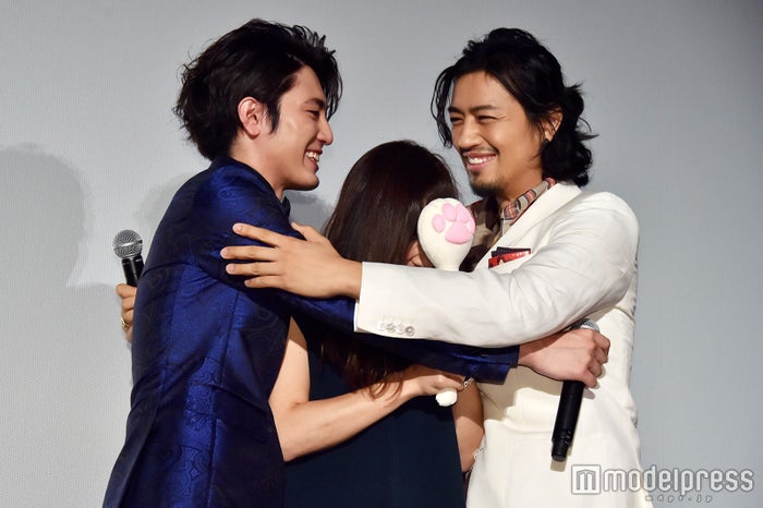 斎藤工 間宮祥太朗に挟まれる Wハグ に 心臓飛び出る 妄想 再現で女子絶叫 モデルプレス 斎藤工 間宮祥太朗に挟まれる Wハグ に 心臓飛び出る 妄想 再現で女子絶叫 モデルプレス