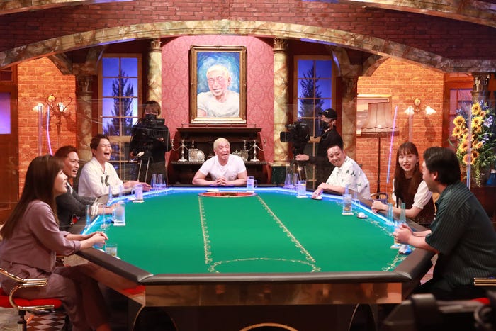 (左手前から時計回りに)ヒコロヒー、野村忠宏、ノブ、松本人志、大悟、井桁弘恵、斉藤慎二 (C)フジテレビ