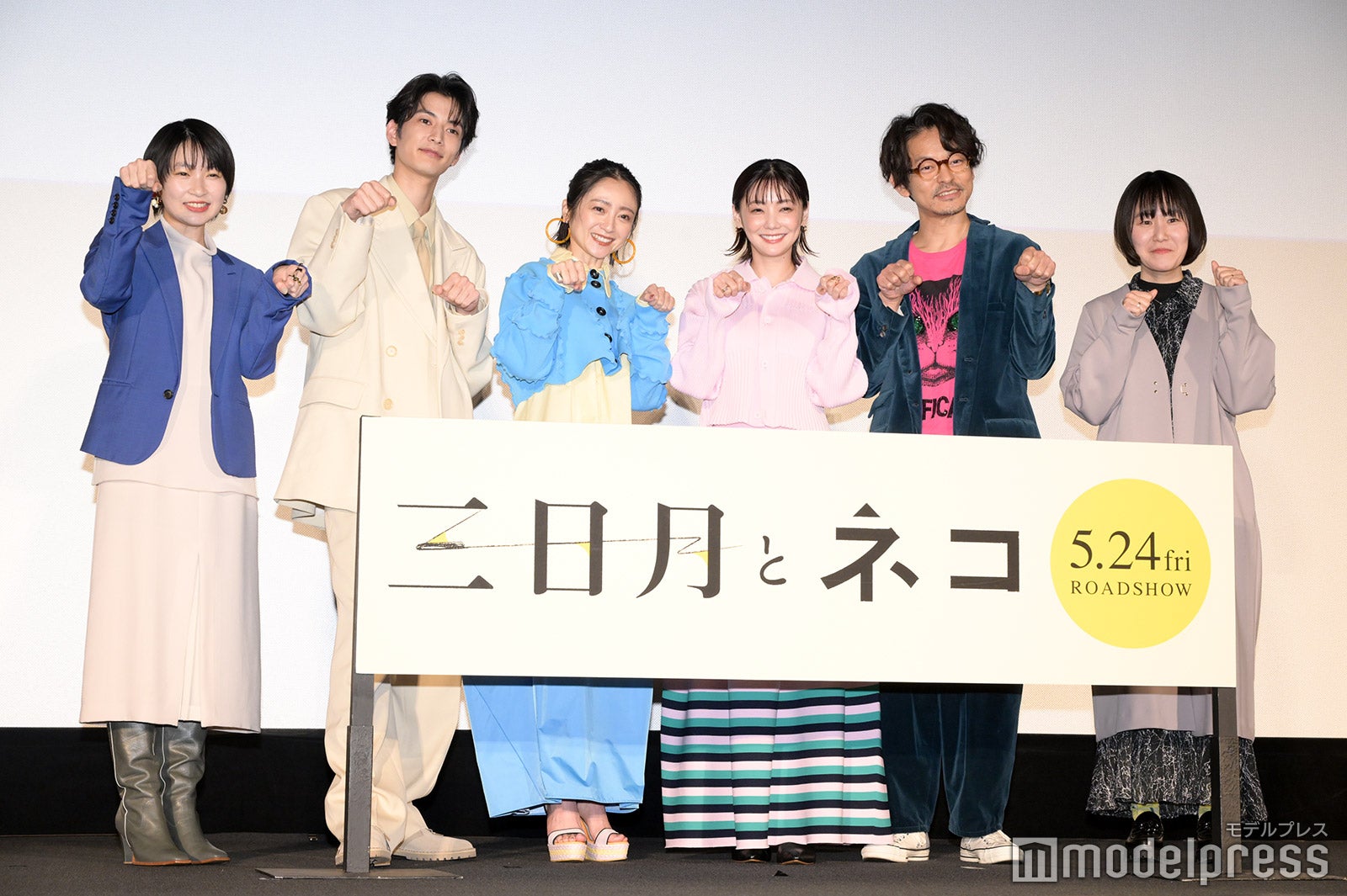 （左から）石川瑠華、渡邊圭祐、安達祐実、倉科カナ、山中崇、上村奈帆監督（C）モデルプレス