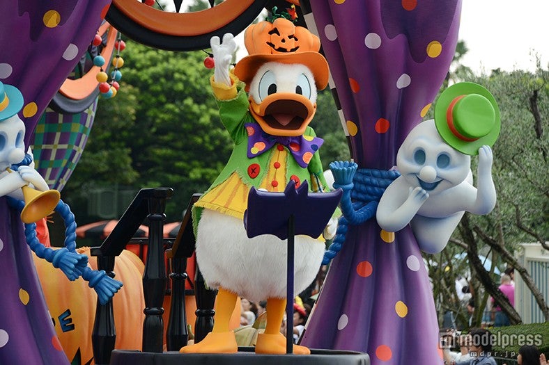 パレード「ハッピーハロウィーンハーベスト」／ドナルド