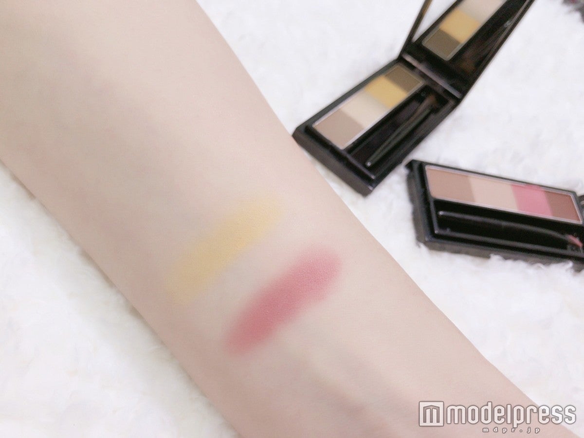 細かい粉質で眉への密着も◎（C）モデルプレス